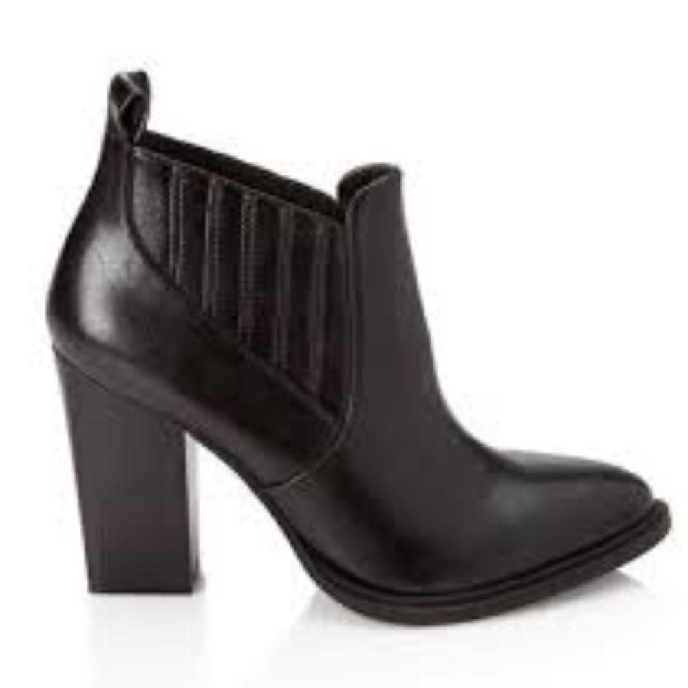 *Bundle Only* NEW Leather Pleated Chelsea Boots